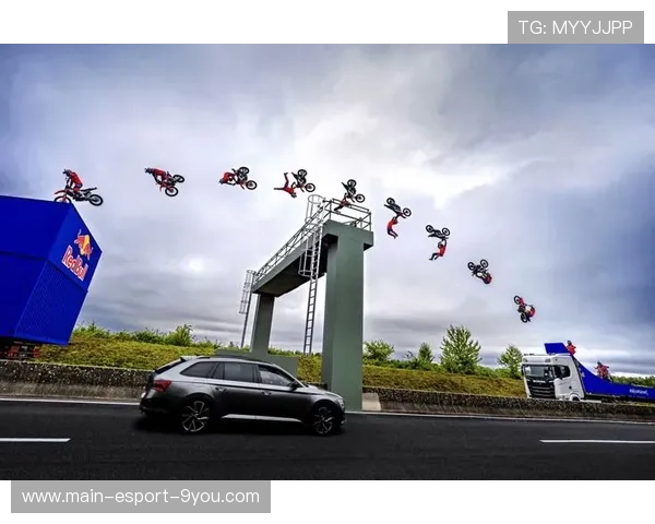 自行车BMX大跳台后空翻动作极具观赏性 自行车BMX大跳台后空翻动作极具观赏性