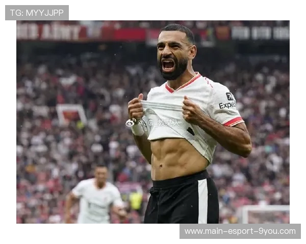 利物浦快速传球切入禁区，萨拉赫搓射偏了